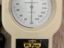 vintage-pi-peer-sphygmomanometer-with-arm-cuff-and-pouch