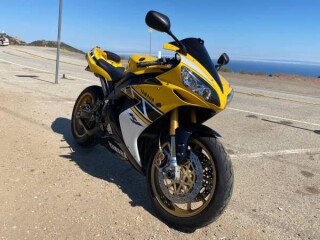 yamaha-r1-limited-edition-50th-anniversary-merchesini-rims