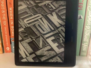 kindle-oasis-with-7-display-and-page-turn-buttons