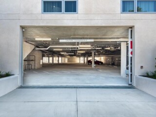 2695-2895-large-3-bedroom-3-bathroom-apt-in-lincoln-park