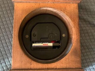 vintage-howard-miller-square-wooden-mantel-clock-battery-operated