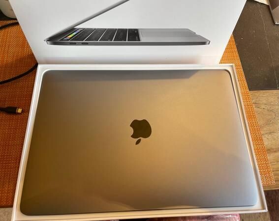 2017-macbook-pro-13-16-gb-ram-1tb-disk-35-ghz-big-2