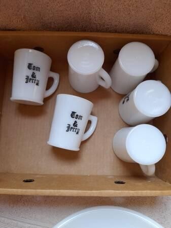 tom-jerry-holiday-punch-bowl-set-6-mugs-big-1