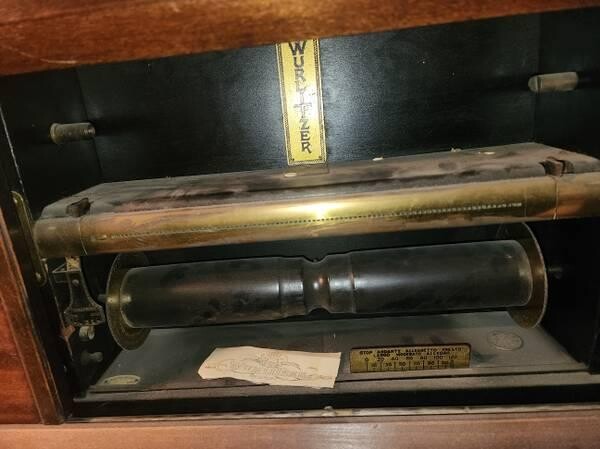 1925-wurlitzer-upright-player-piano-refinished-big-3