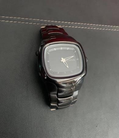 nixon-insider-black-analogdigital-watch-world-time-big-3