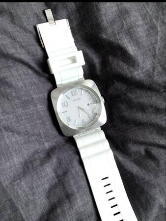 nixon-the-volta-pu-solar-powered-quartz-whitesilver-watch-square-big-4
