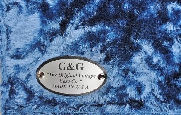 fender-stratocaster-case-black-w-big-amp-logo-blue-int-new-big-3