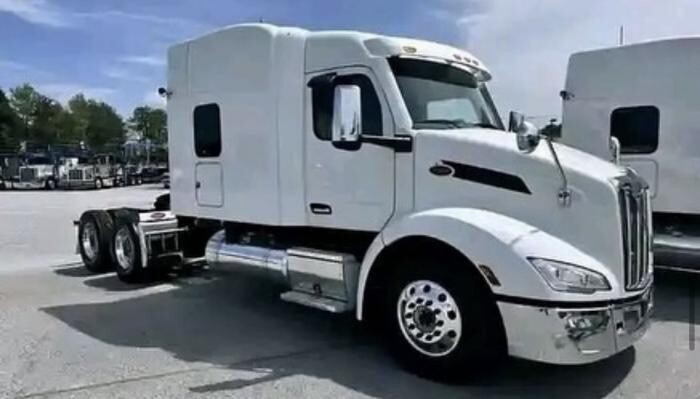 2019-freightliner-new-cascadia-126-day-cab-big-3