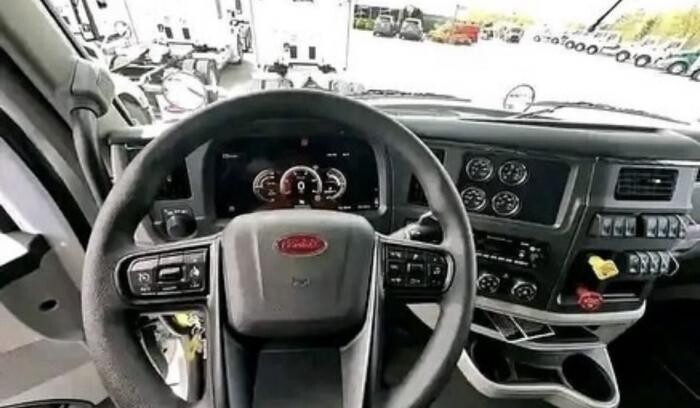 2019-freightliner-new-cascadia-126-day-cab-big-1